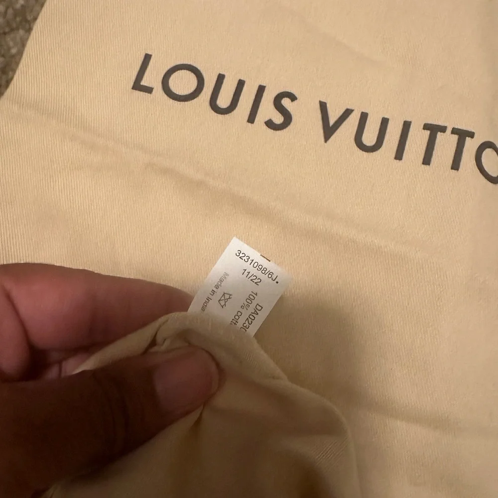 Pair of Louis Vuitton dustbags - Picture 5 of 5